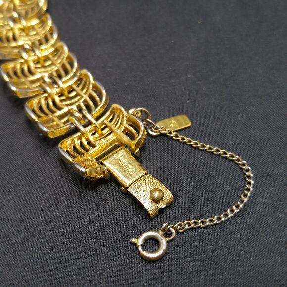 Monet Golden Weave Bracelet Gold Plated Filigree 1960s Vintage Jewelry Signed - Picture 6 of 10